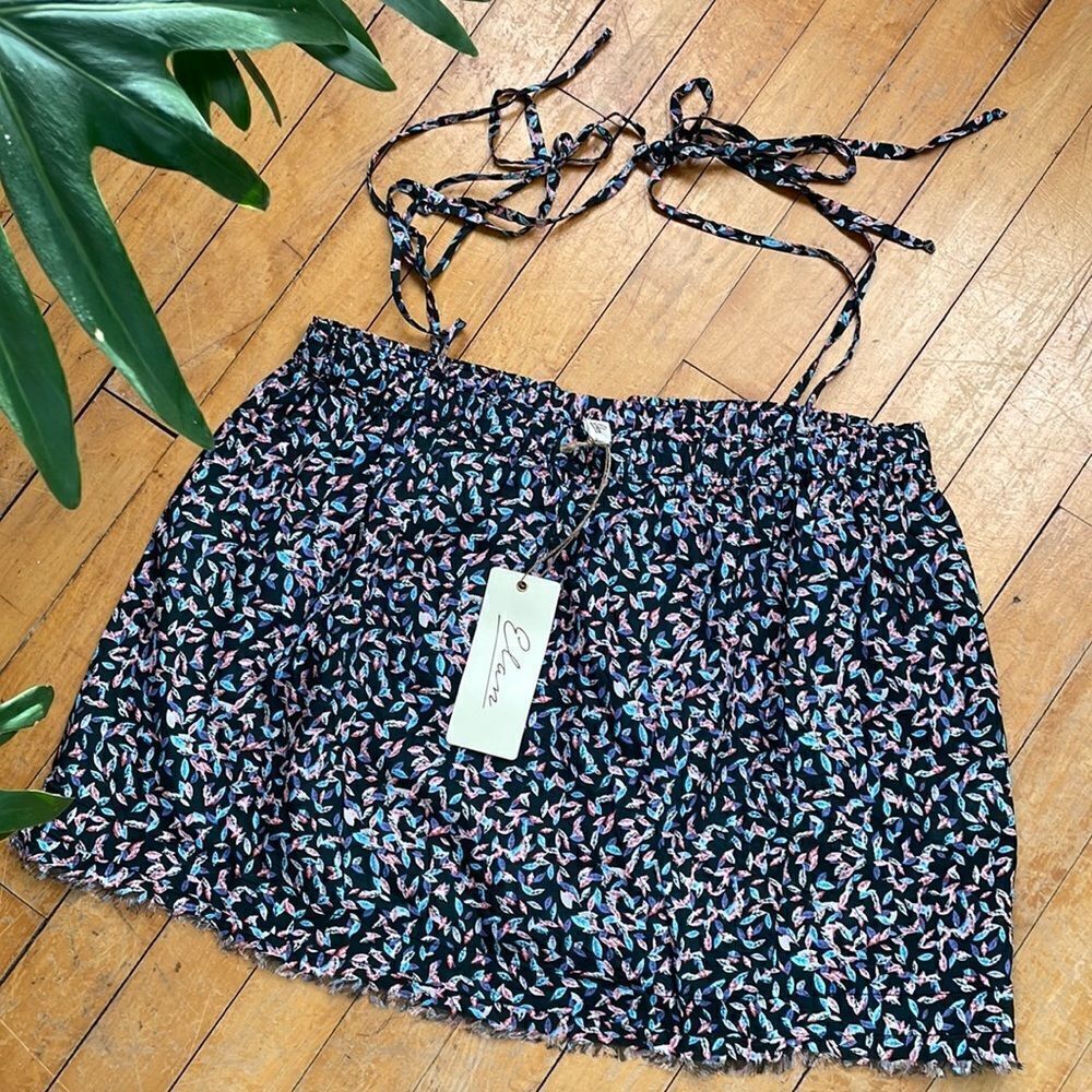 NWT Elan black leave print flowy crop top size women’s medium